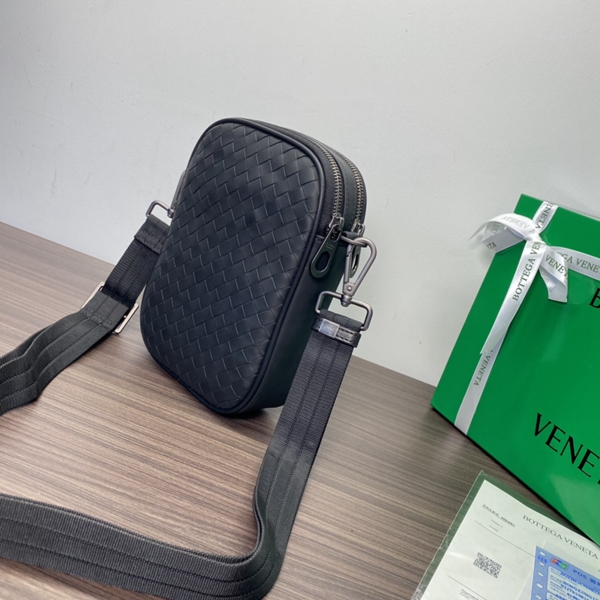 ボッテガヴェネタバッグ背面デザイン